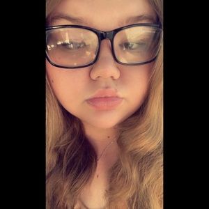 Meet your Posher, Carlye